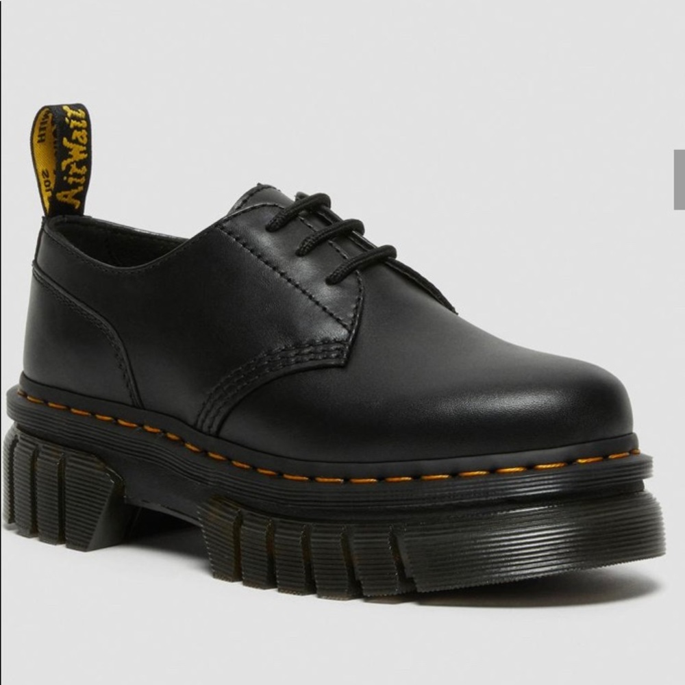Black platform smooth leather Dr. Martans. - Picture 2 of 5